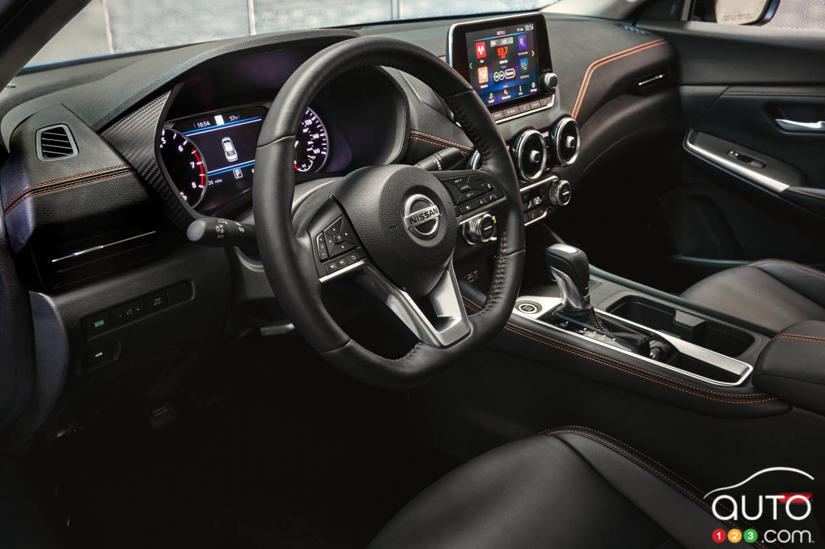 Nissan Sentra, volant, tableau de bord